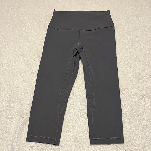Lululemon Athletica Charcoal Capri Leggings Piates Yoga Athleisure Lounge Size 6 - Picture 1 of 4
